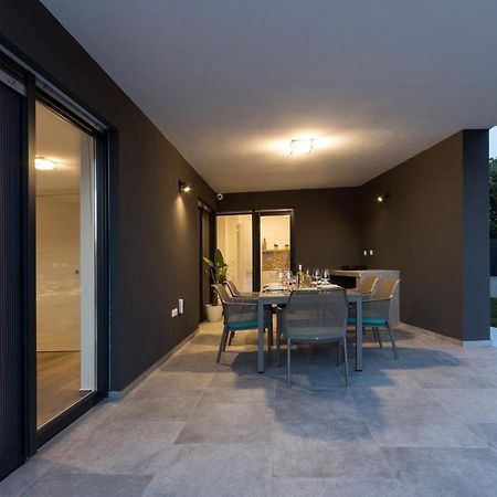 Modern 3-Bedroom Villa With A Private Pool Pula Luaran gambar