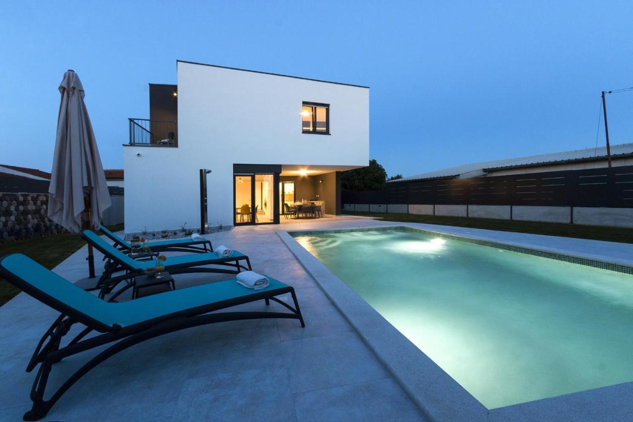 Modern 3-Bedroom Villa With A Private Pool Pula Luaran gambar